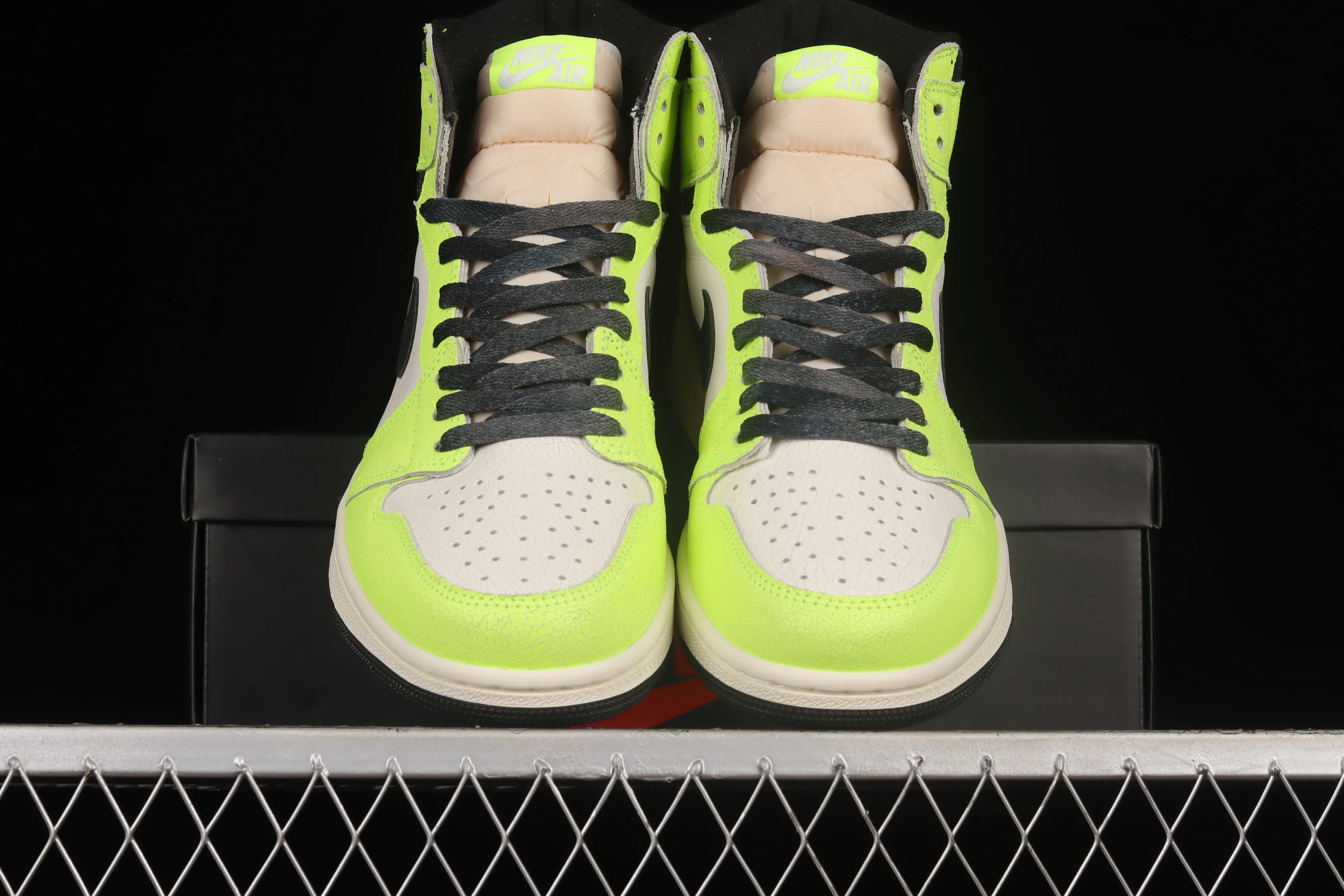 All categories Air Jordan Jordan series basketball shoes Air Jordan 1 High Air Jordan 1 High OG "Volt" AJ1 Joe 1 new fluorescent green 555088-702